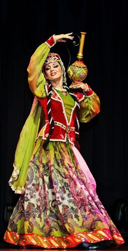 Azerbaijani_girl_in_national_costume