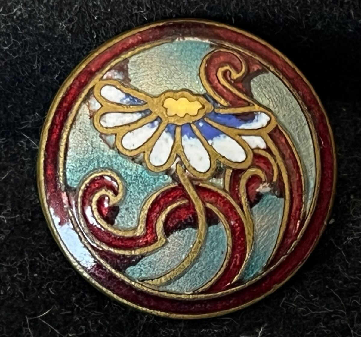 Daisy, enamel